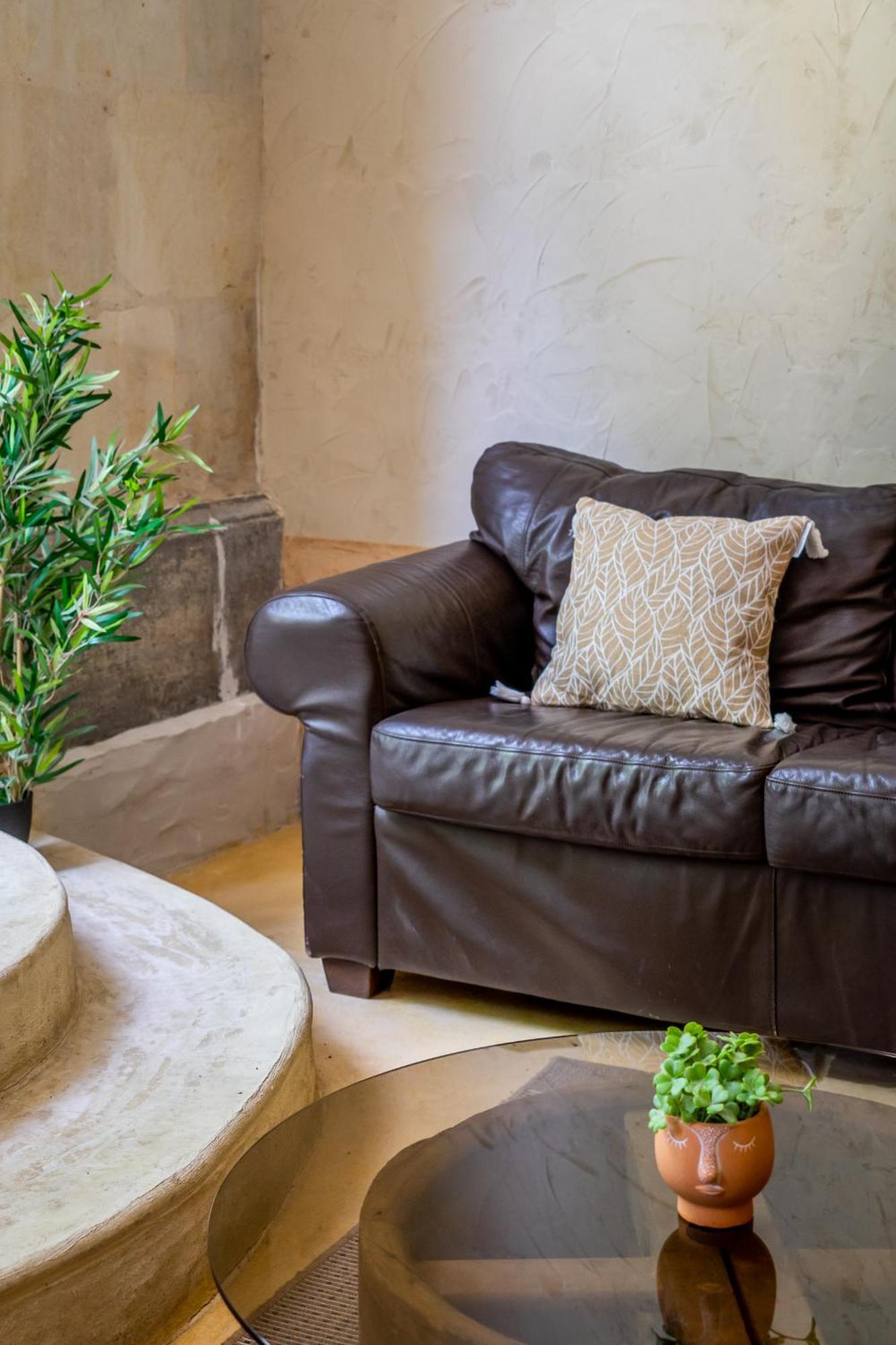 Couvent Des Ursulines: Historic Pezenas Retreat for Families and Groups Villa Room photo